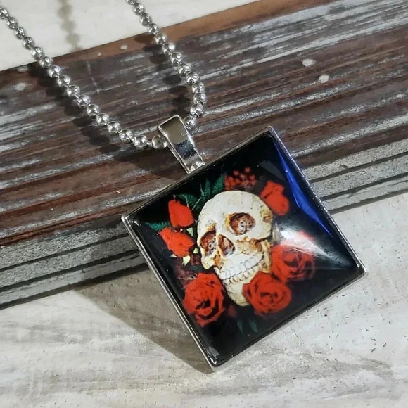 Handcrafted Edgy Goth Skull Red Roses on Black Glass Cabochon Pendant  Necklace - Picture 1 of 4